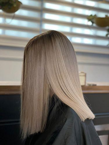 رنگ و لایت تخصصی مو در سالن زیبایی مونا پیروزی تهران
رنگ و لایت تخصصی مو در سالن